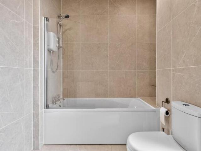 Flat for sale in Shawmoss, Shawlands