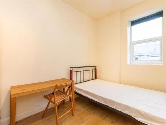 Flat for sale in Warwick, Warwickshire
