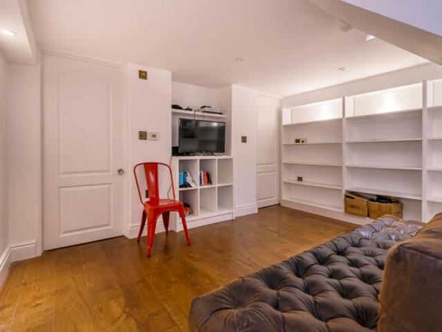 Flat for sale in Cat Hill