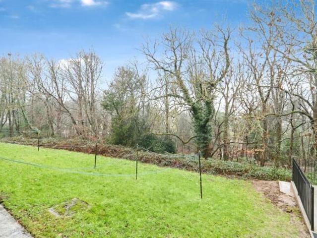 Flat for sale in Roundhay, West Yorkshire