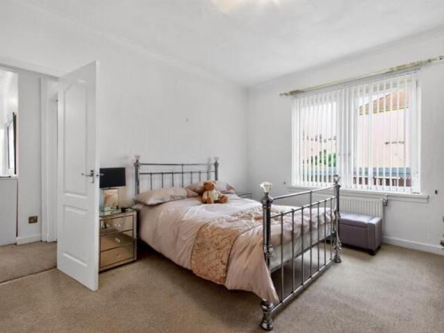 Flat for sale in Carntyne, Scotland
