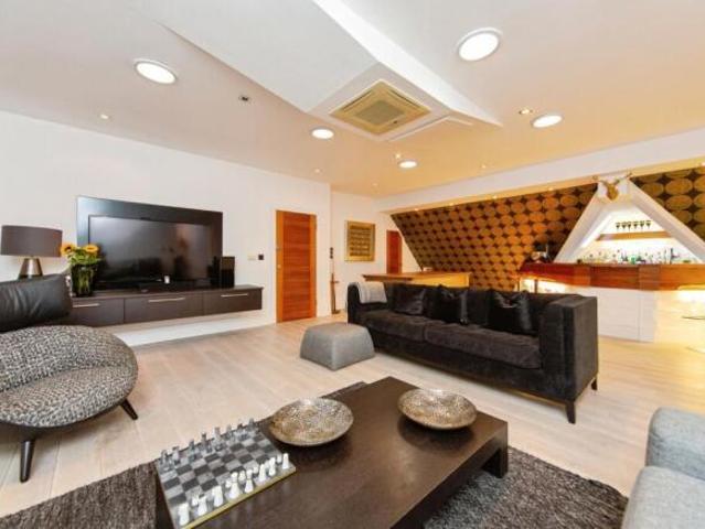 Flat for sale in Calderstones