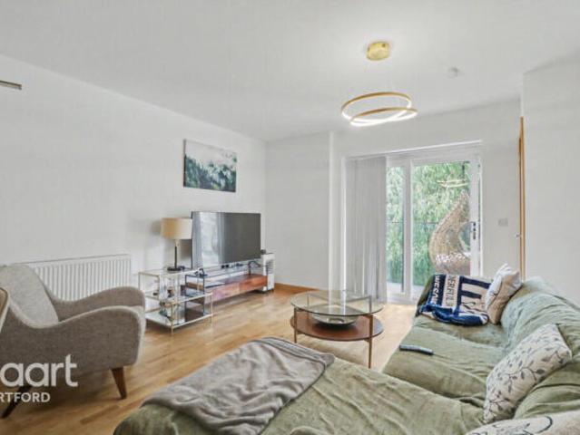 Flat for sale in Monks Orchard, Kent
