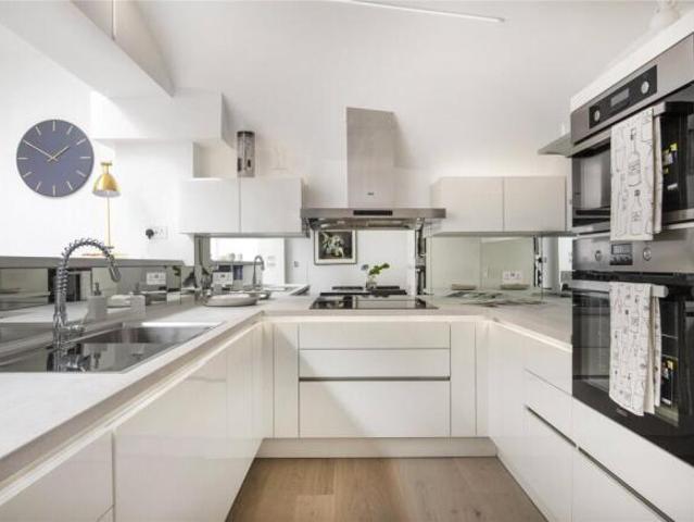 Flat for sale in Pimlico, Greater London