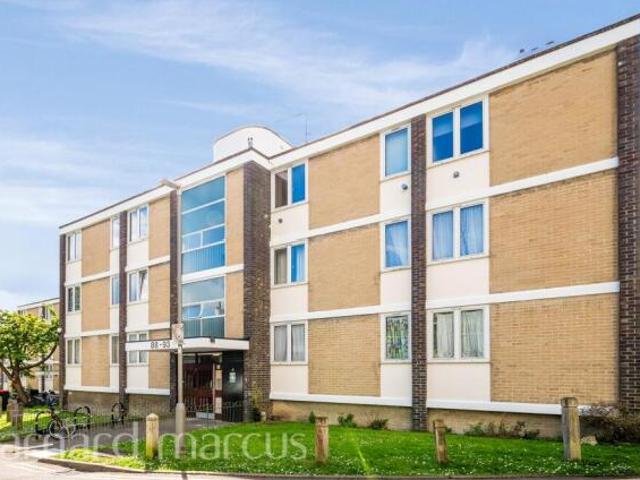 Flat for sale in Southfields, Greater London