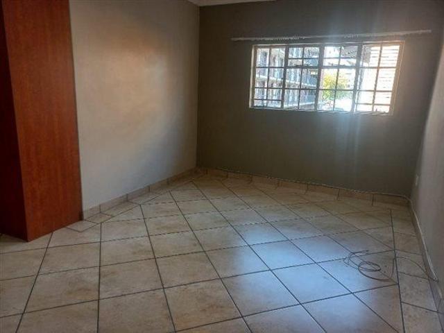 Flat for rent in Waterkloof, Gauteng