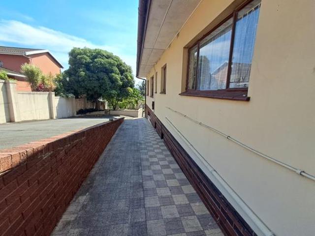 Flat for rent in Seaview, Kwazulu-natal