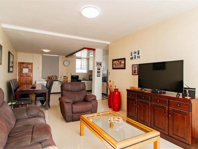 Flat for sale in Johannesburg, East