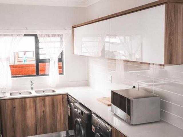 Flat for rent in Waterkloof, Gauteng