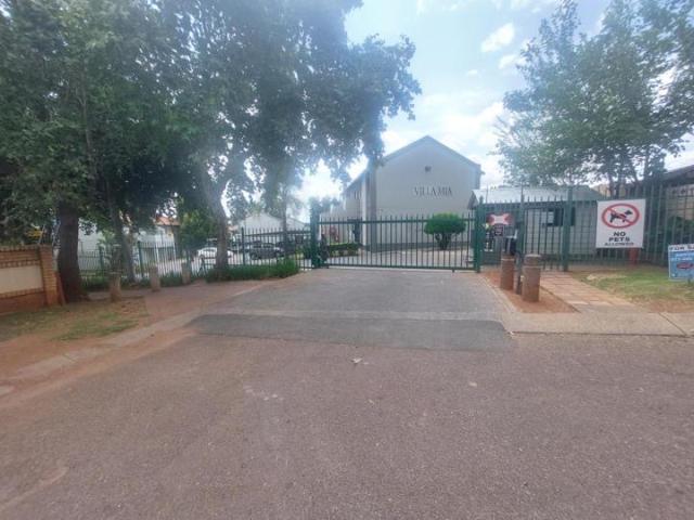 Flat for sale in Centurion, Die Hoewes