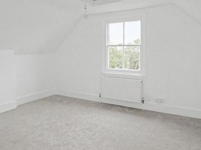 Apartment for rent in Blackhills, Surrey