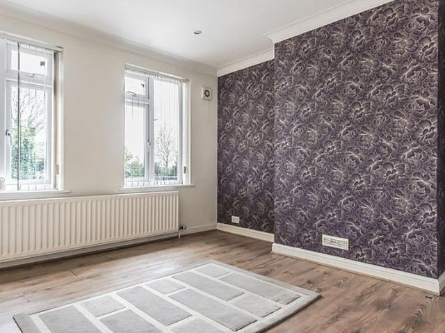 Apartment for rent in Broadfields, Greater London