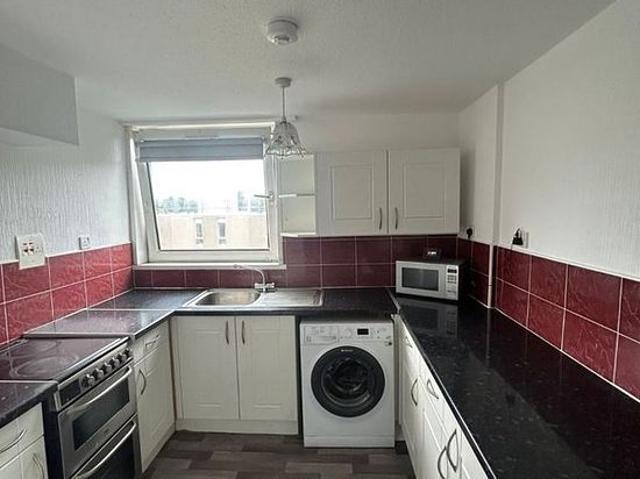 Apartment for rent in Maryhill Park, Summerston