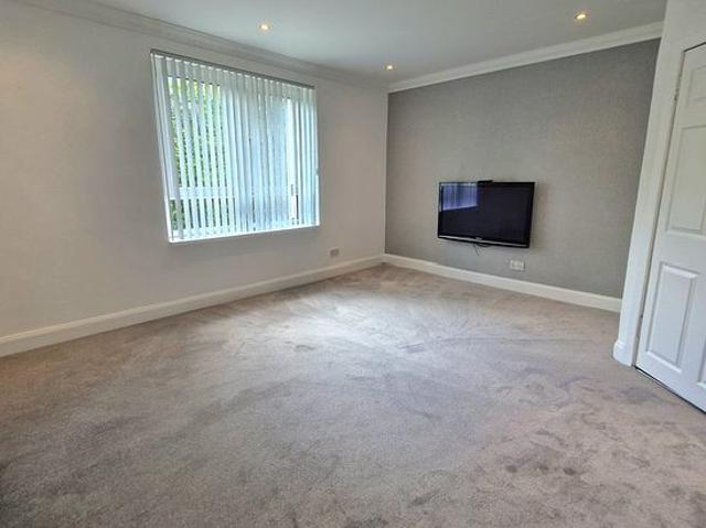 Apartment for rent in Hillend, Scotland