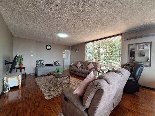 Flat for sale in Seaview, Kwazulu-natal