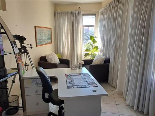 Flat for sale in Seaview, Kwazulu-natal