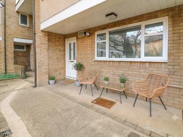 Apartment for rent in Surbiton, Isle Of Man