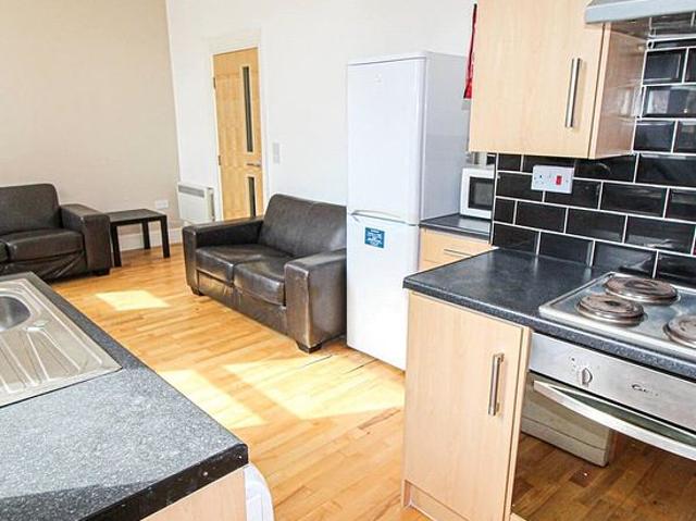 Apartment for rent in Hyde Park, West Yorkshire