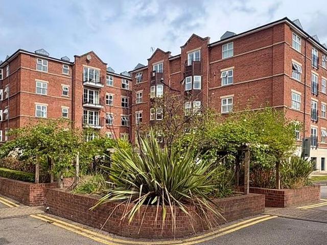 Apartment for rent in Weetwood, West Yorkshire