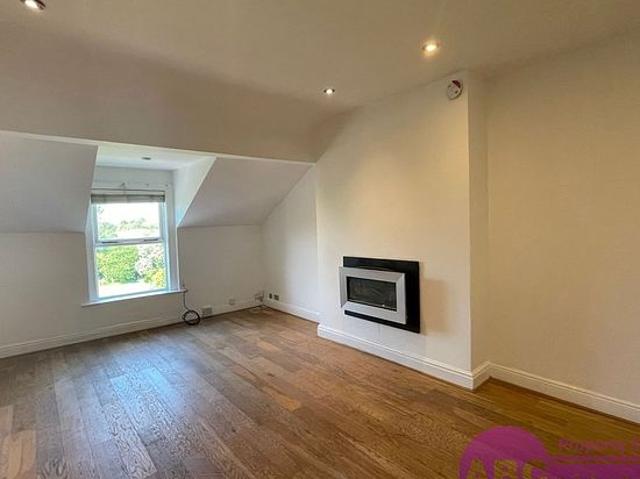 Apartment for rent in Elm Park, Calderstones
