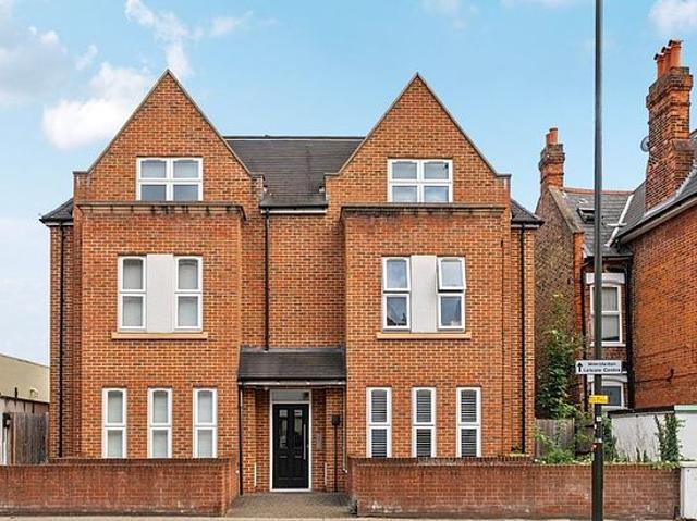 Apartment for rent in London Borough of Merton, South Wimbledon