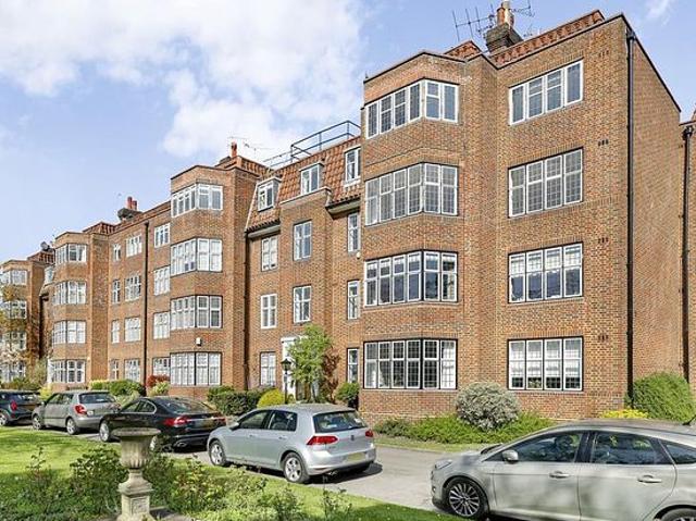 Apartment for rent in Roehampton, Greater London