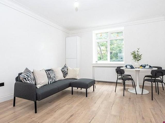 Apartment for rent in Queen's Park, Greater London