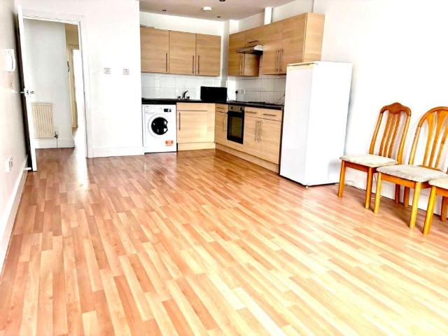 Apartment for rent in Harbourland, Midway