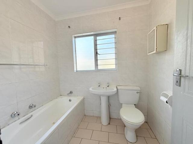 Flat for sale in UMhlathuze Municipality, Kwazulu-natal