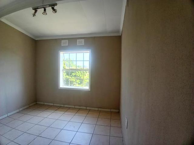 Flat for sale in Mount Moreland, Kwazulu-natal