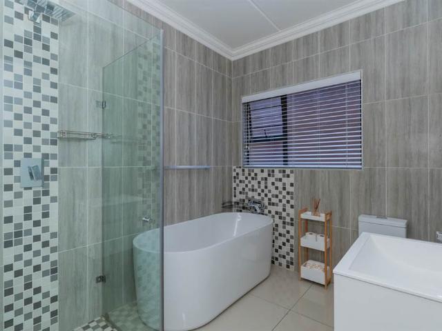 Flat for sale in Johannesburg, East