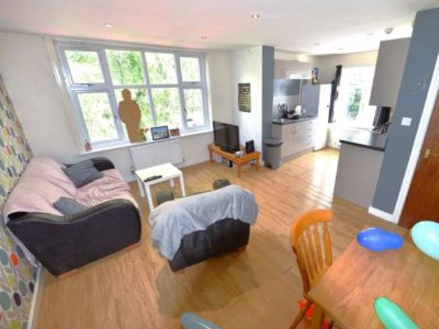 Room for rent in Lawnswood, Leeds