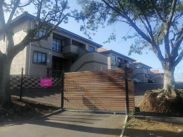 Flat for sale in Seaview, Kwazulu-natal