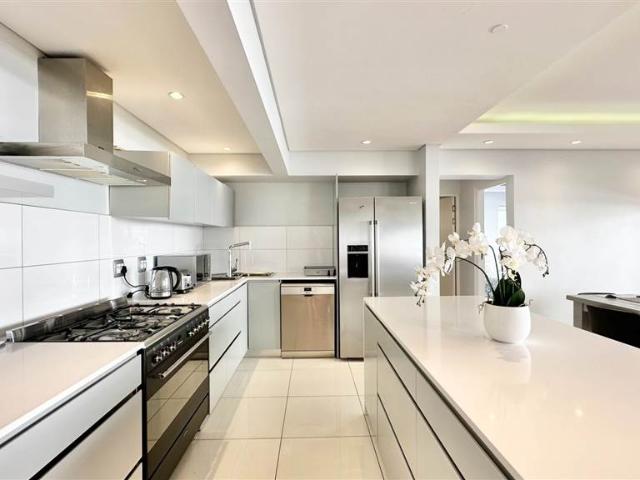 Flat for rent in Cape Town, Atlantic Seaboard