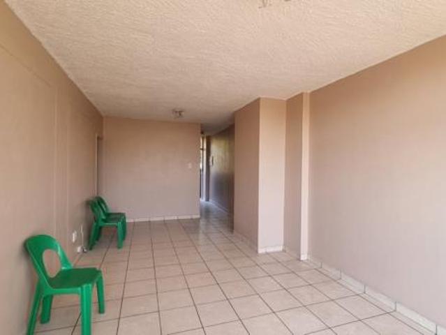 Flat for rent in Waterkloof, Gauteng