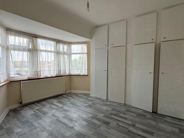 Apartment for rent in Queensbury, Greater London