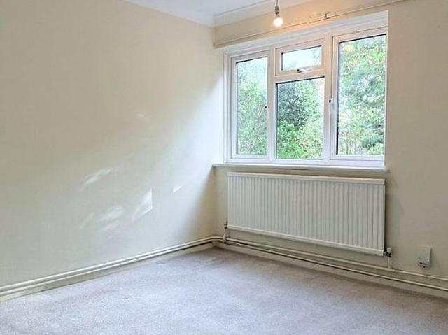 Apartment for rent in Oakhill, Greater London