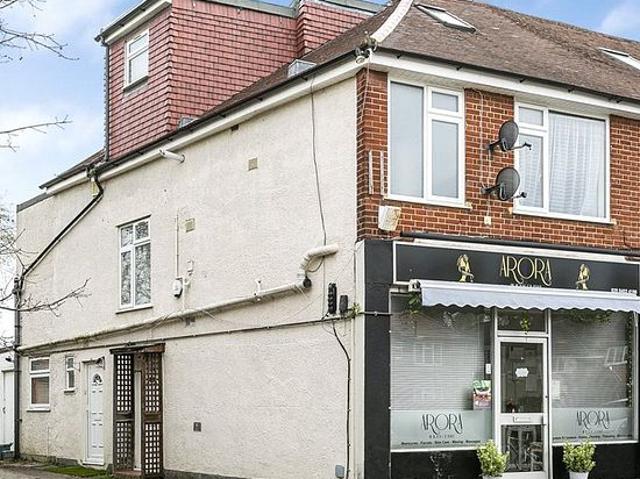 Apartment for rent in Blackhills, Surrey