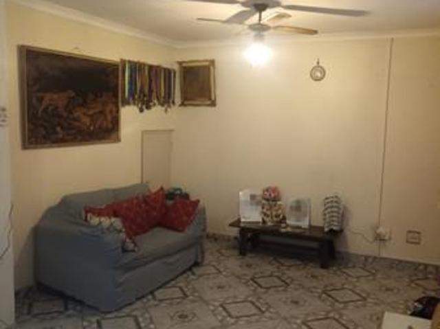 Flat for sale in Tongaat Beach, Kwazulu-natal