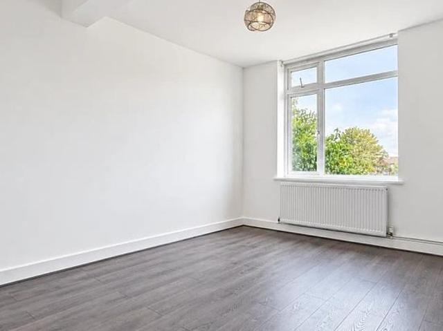 Apartment for rent in Falconwood, Greater London