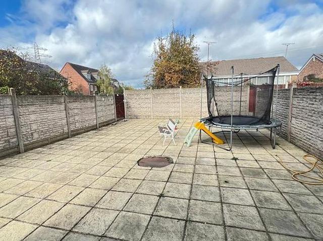 Apartment for rent in Balls Hill, Hill Top