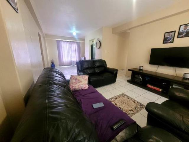 Flat for sale in UMhlathuze Municipality, Kwazulu-natal