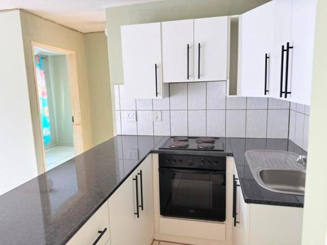 Flat for rent in Seaview, Kwazulu-natal