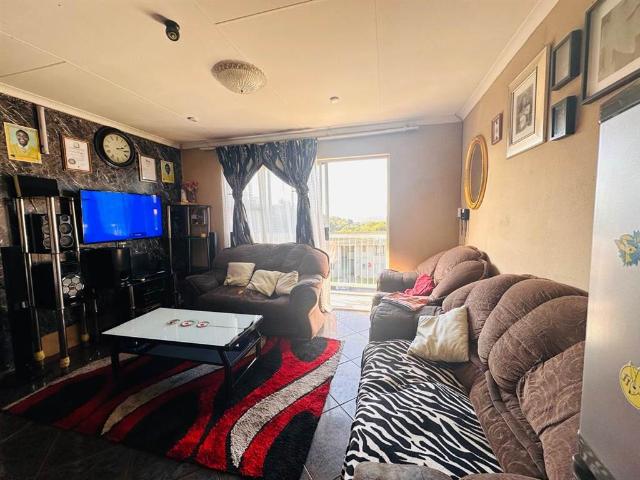 Flat for sale in Seaview, Kwazulu-natal