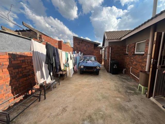 Flat for rent in Vosloorus, Gauteng