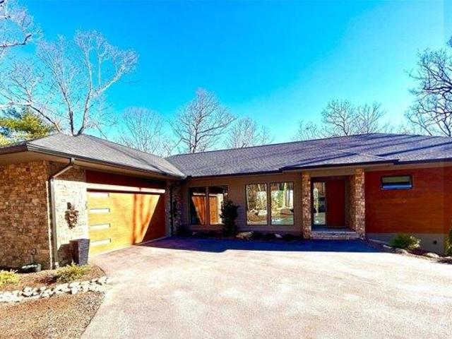 House for sale in Flat Rock, North Carolina