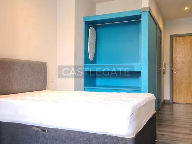 Room for rent in Highfields, Huddersfield