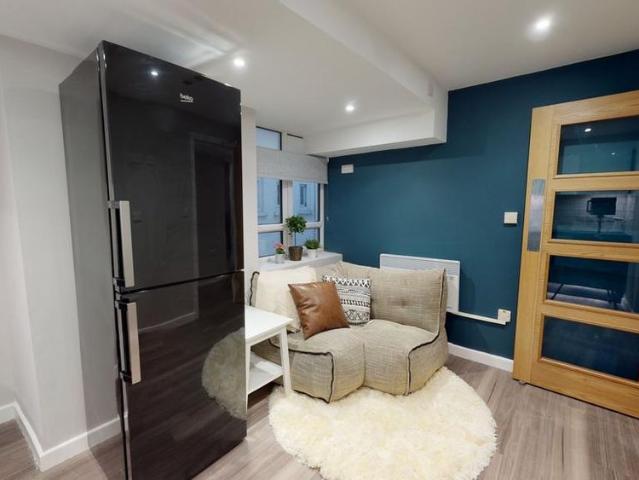 Room for rent in Falcon Lodge, Wales