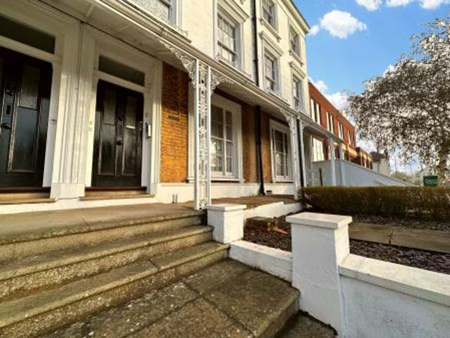 Apartment for rent in Fole, Surrey