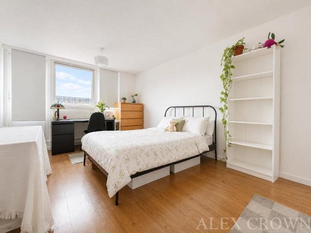 Apartment for rent in Ratcliffe, Greater London